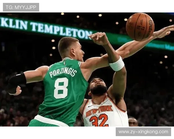 凯尔特人团队在防守回合中展现高度纪律性 凯尔特人团队在防守回合中展现高度纪律性